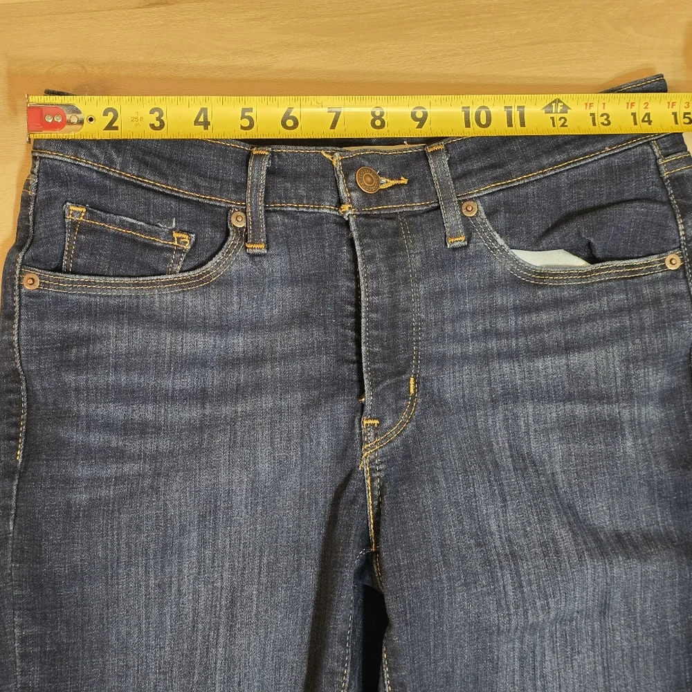 Levis Jeans Womens Size 6 W28 L32 Blue Classic Bootcut Dark Wash Denim MidRise - Picture 6 of 16